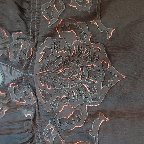 Elie Tahari 100% Silk Top Women's Size Medium Black Embroidered Y2k - Picture 5 of 11